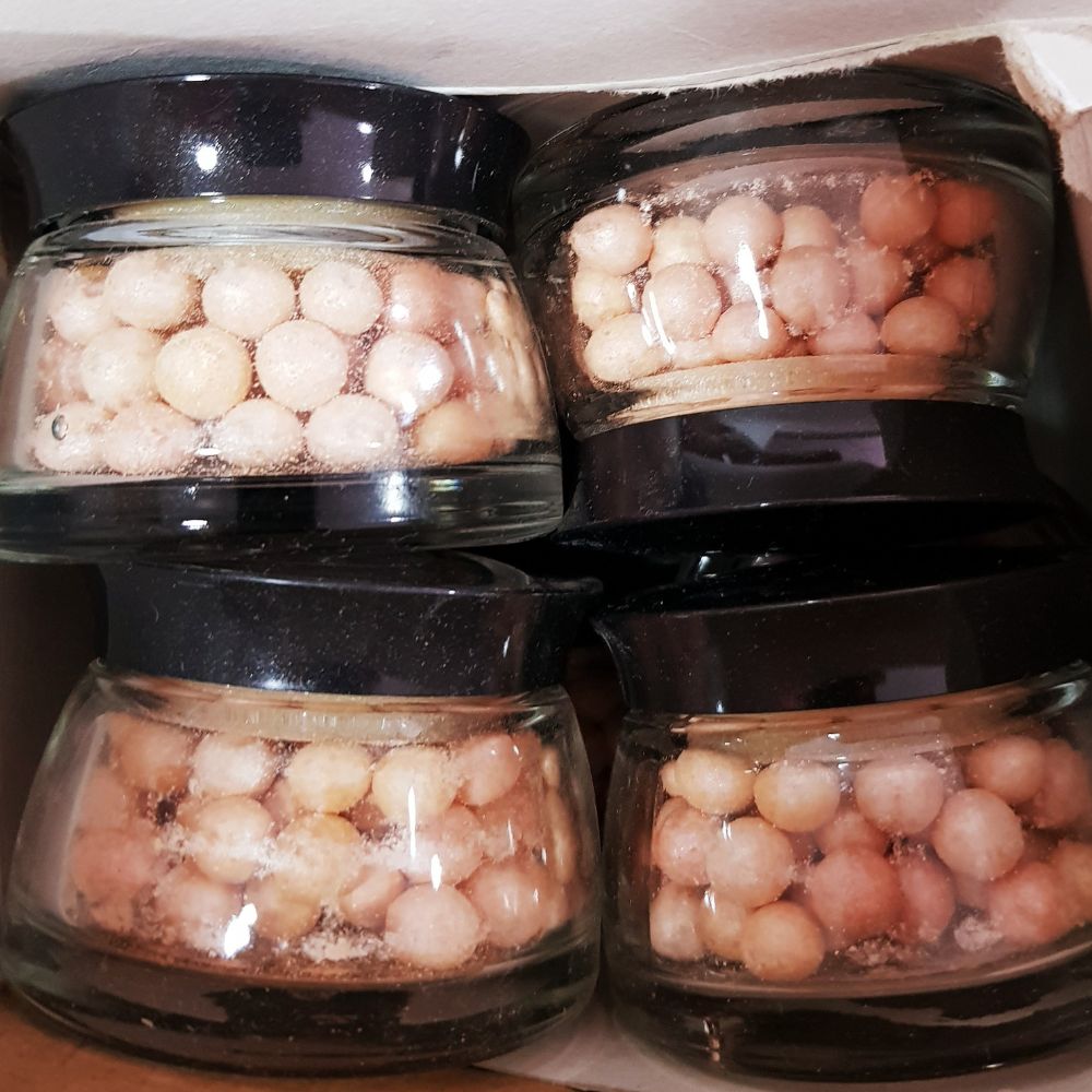 Make-up COSMETICS - Brand New Mall Pull Out Beauty Accessories