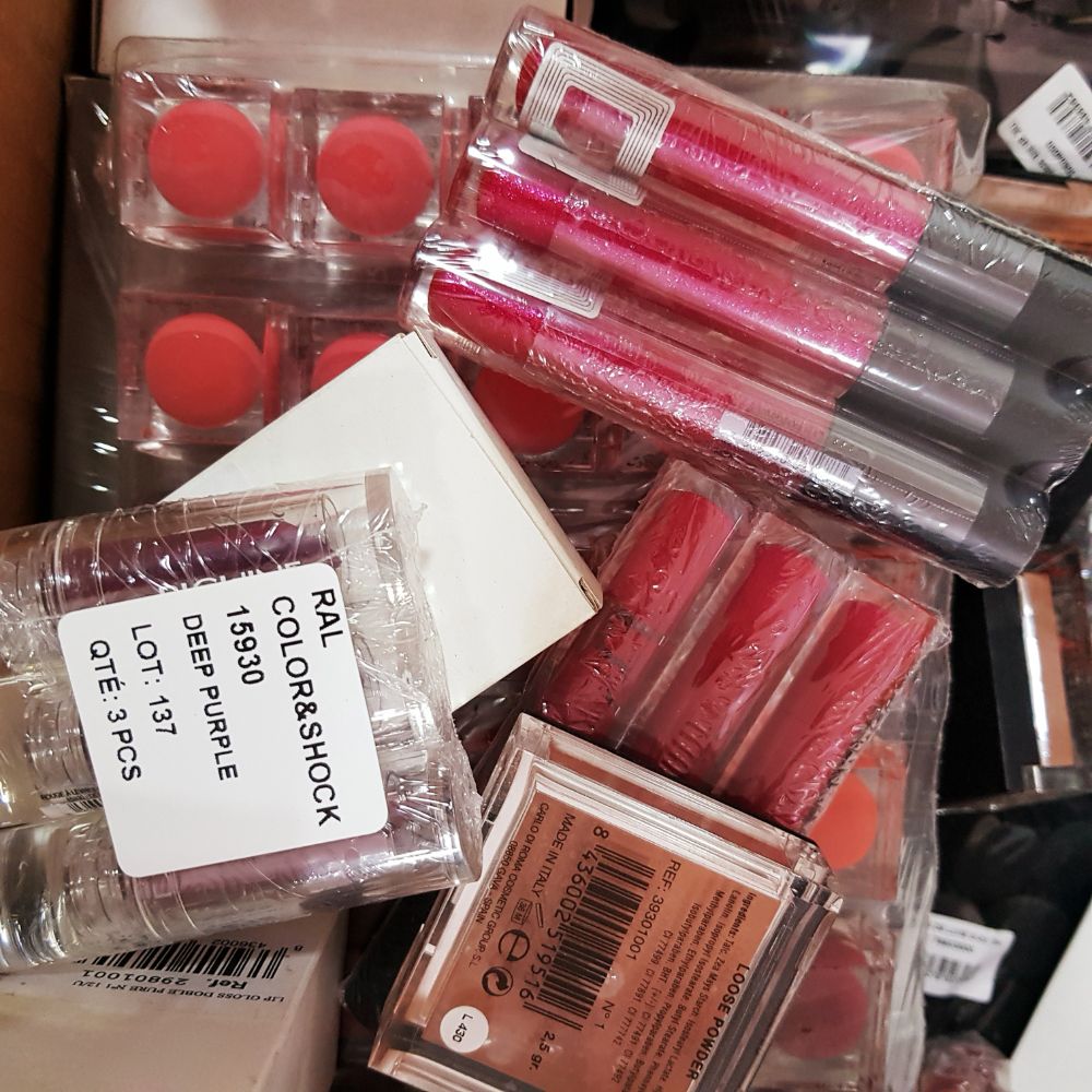 Make-up COSMETICS - Brand New Mall Pull Out Beauty Accessories